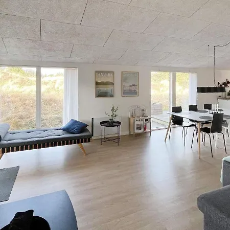 6 Person In Saltum-by Traum